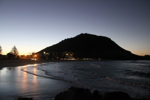 Tauranga: Abendstimmung am erloschenen Vulkan Mount Maunganui