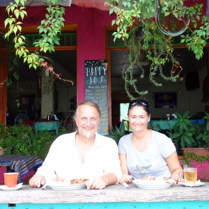 Flores, Palenque, San Cristobal: Frühstück im netten San Telmo mit Blick über den See