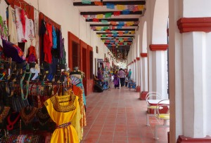 San Cristobal, Chiapa De Corzo: Bummel unter den historischen Arkaden, den Artesanías Portales an der Plaza Central