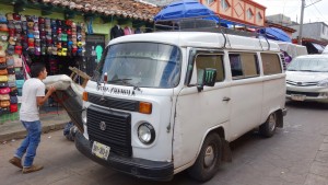 San Cristobal, San Juan Chamula: Unser Collectivo wäre in Deutschland verschrottet worden, wenn man versucht hätte darin Passagiere zu befördern!