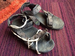 Meine provisorisch reparierten Trekkingsandalen