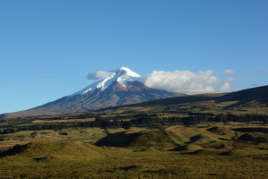 Der Vulkan Cotopaxi 4 Tage vor dem Ausbruch von der Terrasse von Secret Garden aus