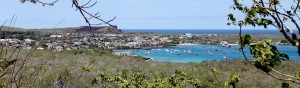 Galápagos, San Cristobal, Los Tijeretas: Blick vom Cerra Tijeretas auf Puerto Baquerizo Moreno