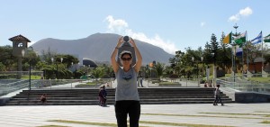 Otti vor dem offiziellen Äquatordenkmal im Norden von Quito