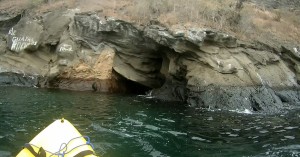 Galápagos, Tagus Cove, Kajaking: Aufbau der Lava-Schichtungen