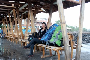 Galapagos, San Cristobal: Warten auf das Speedboot nach Santa Cruz