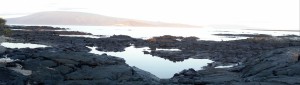 Galápagos, La Pinta, Fernandina: Blick nach Santa Isabela auf den Vulkan Darwin mit dem Punta Vinzenta Roca
