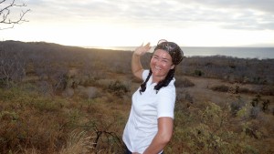 Galápagos, Santa Cruz, Cerra Dragone: Otti beim Posing vor dem beginnenden Sonnenuntergang. Man sieht wir hatten ein Menge Spass.