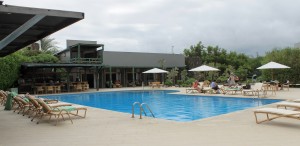 Galápagos, Santa Cruz, Finch Bay Eco Lodge: Relaxing an der sehr schönen Poloanlage 