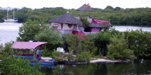 Mexiko, Isla Mujeres: Floating Bottle Island des britischen Künstlers Richart "Rishi" Sowa