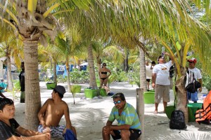 Mexiko, Tulum, Akumal: "Tourist Guides" warten auf die Touristen