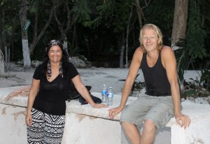 Mexiko, Tulum, Cenoten Tauchen: Otti und unser Dive Instructor vor der Cenote Dos Ojos