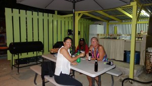Belize, Caye Caulker: Geburtstag mit Lobster Grillen in der Küche hinter dem Haus
