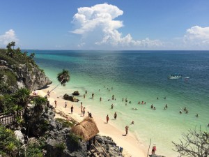 Mexiko, Maya Ruinen von Tulum: Eine willkommene Erfrischung im warmen Wasser nach der Besichtigungstour