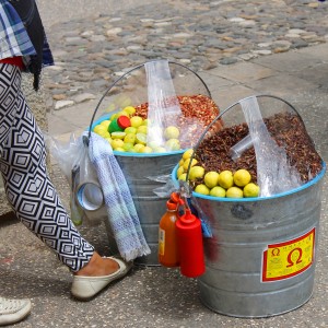 San Cristobal: Geröstete Heuschrecken mit Chili oder Lemette werden überall in der Fussgängerzone zum Kauf angeboten