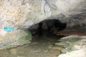 Palenque, Wasserfall Misol-Ha: Der Zugang zum unterirdischen See in der Höhle