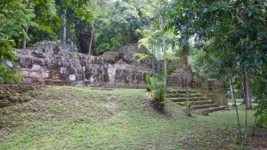 Guatemala, Tikal: Der westlichen Aussenbereich von Mundo Perdido (Lost World)