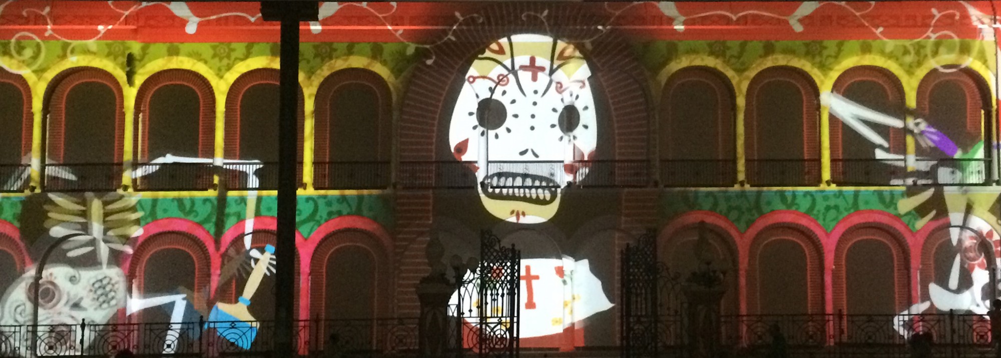 Campeche: Multimedia Show an der Fassade der Bibiliothek