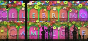 Campeche: "Celebremos Campeche" - Multimedia Show an der Fassade der Bibiliothek