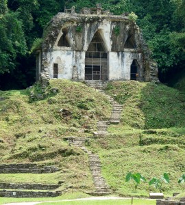 Palenque: Templo de la Cruz Foliada aus der Grupo de las Cruzes