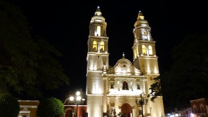 DIe Kathedrale von Campeche bei Nacht