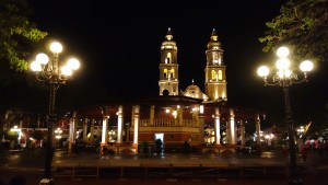 Campeche: Plaza Principal mit der Kathedrale im Hintergrund