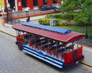 Campeche: Unser Tranvía de la Ciudad an der Haltestelle vor dem Plaza Principal