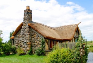 Hobbiton: Die Hobbit Mühle am See gegenüber vom Green Dragon